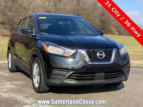 Used 2020 Nissan Kicks S image 9