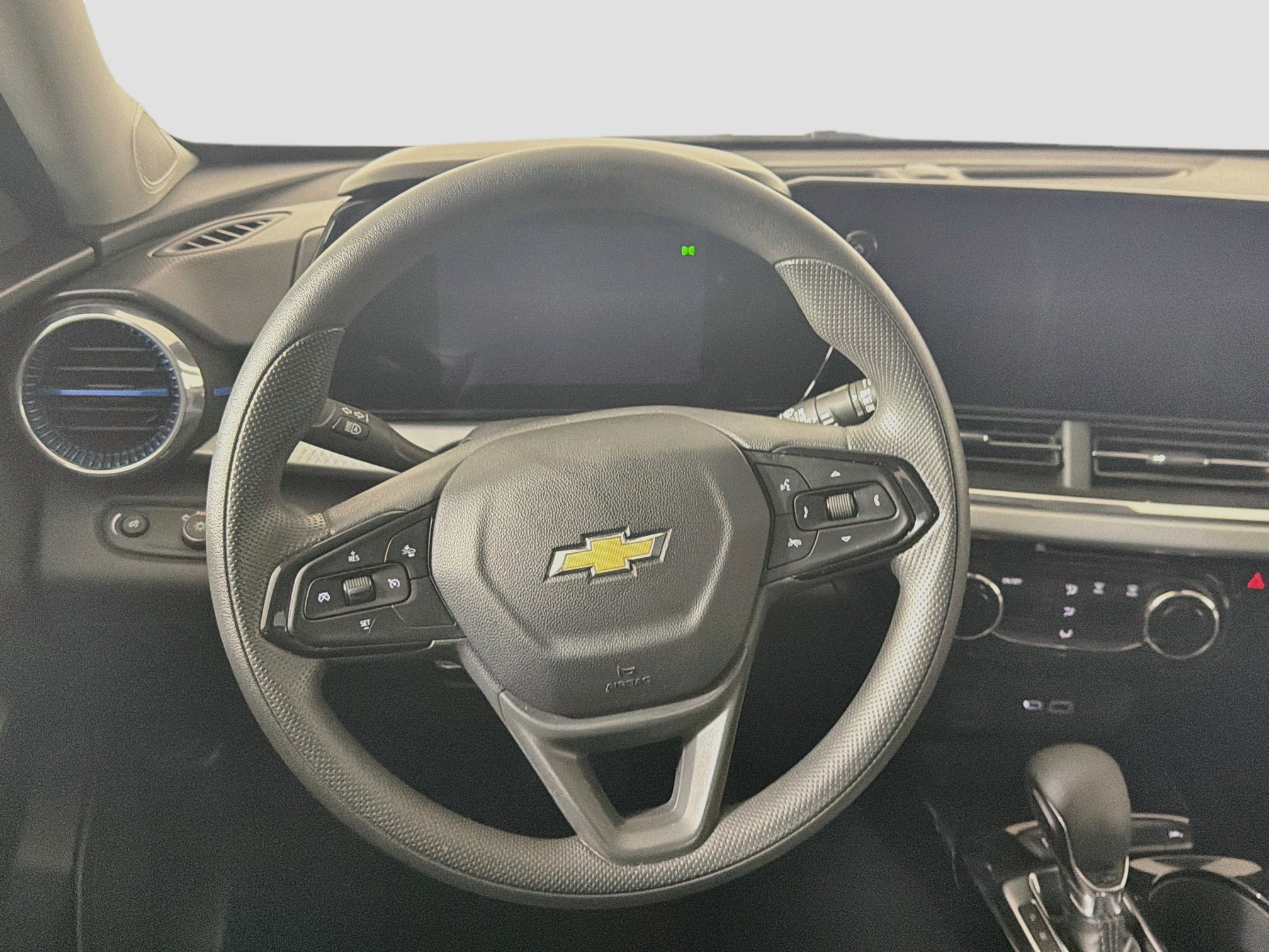Used 2025 Chevrolet Trax LT FWD image 17