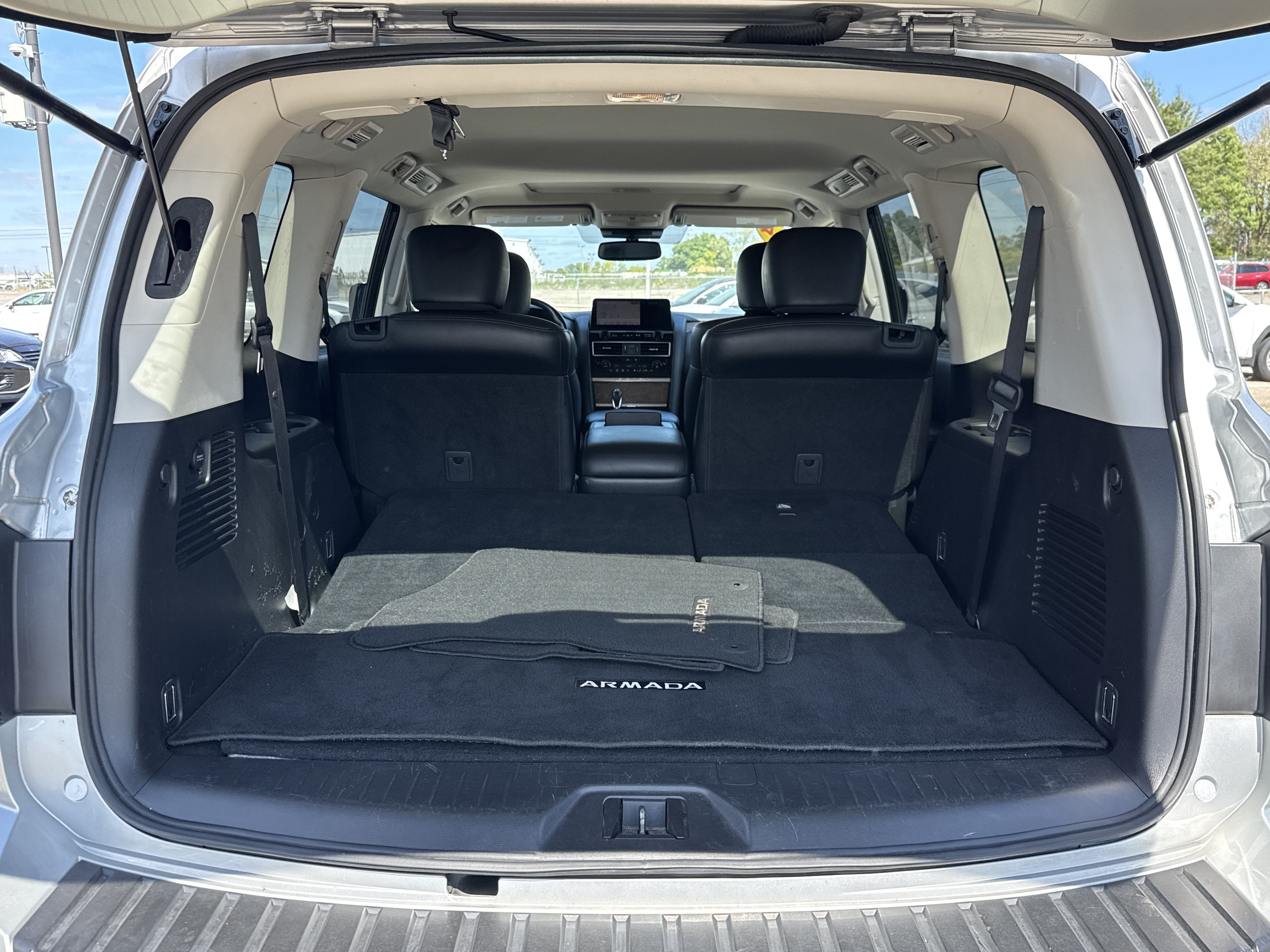 Used 2024 Nissan Armada SL w/ Captain's Chairs Package RWD image 8