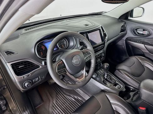Used 2022 Jeep Cherokee Limited w/ Mopar Interior Package image 9