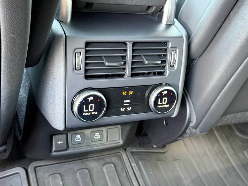Certified 2025 Land Rover Discovery Dynamic SE AWD/4WD image 38