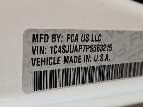 Used 2023 Jeep Wagoneer 2WD w/ Premium Group I image 33