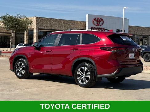 Used 2026 Toyota Highlander XLE AWD/4WD image 3