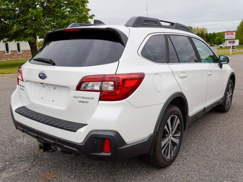 Used 2018 Subaru Outback 3.6R Limited AWD/4WD image 3