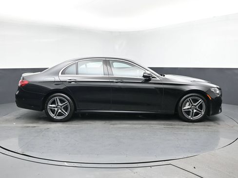 Used 2022 Mercedes-Benz E 350 4MATIC Sedan image 3