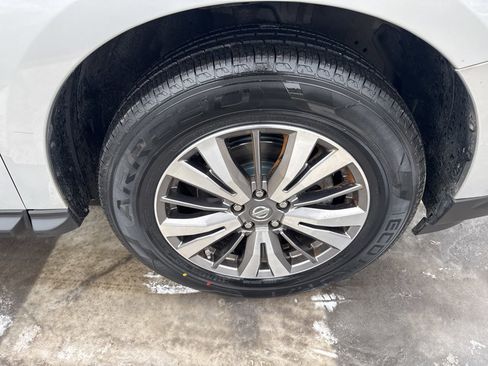 Used 2018 Nissan Pathfinder SL image 12