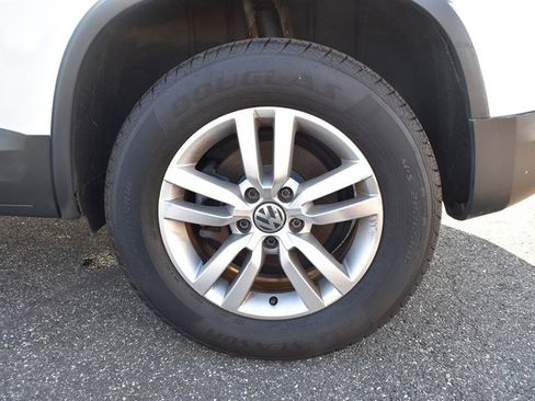 Used 2016 Volkswagen Tiguan S image 22