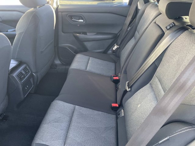 Used 2025 Nissan Rogue SV AWD/4WD image 19