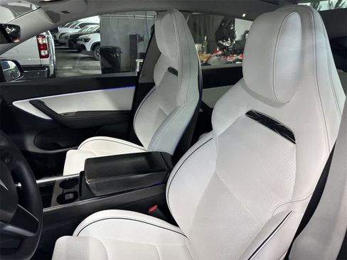 Used 2022 Tesla Model Y Long Range image 14