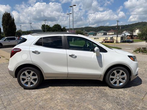 Used 2019 Buick Encore Essence w/ Experience Buick Package FWD image 9