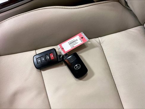 Used 2013 Toyota Camry XLE image 31