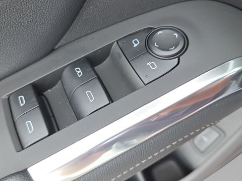 Used 2025 Chevrolet Traverse LT w/ Sun and Wheel Package FWD image 28