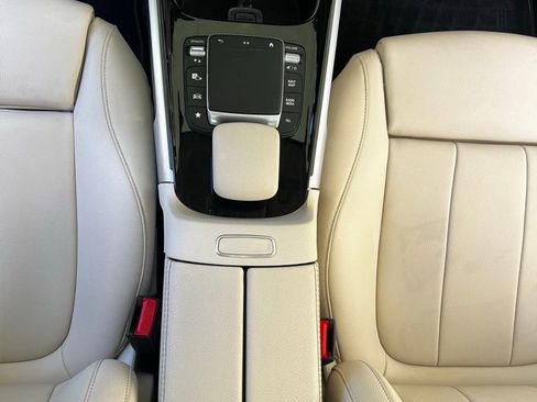 Used 2023 Mercedes-Benz GLB 250 image 4