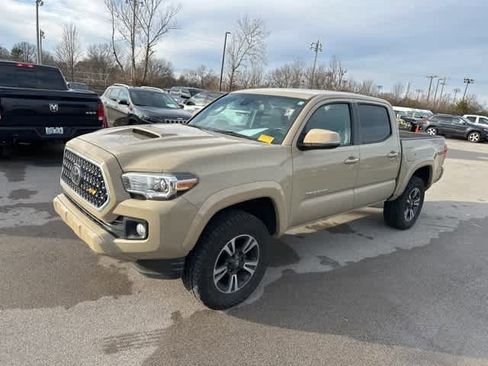Used 2019 Toyota Tacoma TRD Sport image 14