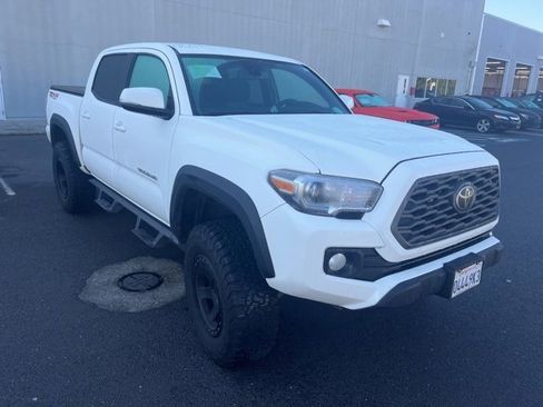 Used 2022 Toyota Tacoma TRD Off-Road image 3
