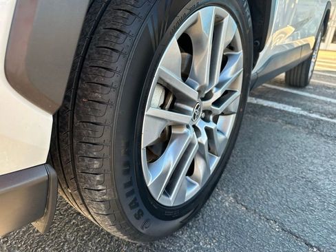 Used 2022 Toyota RAV4 XLE Premium image 10