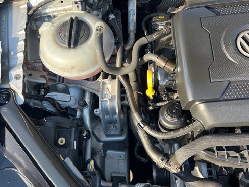 Used 2015 Volkswagen Golf S image 41