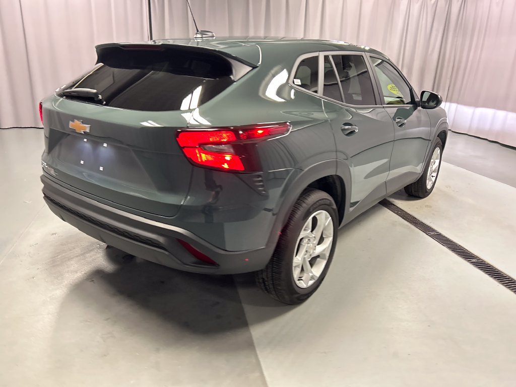 Used 2026 Chevrolet Trax LS w/ LS Convenience Package FWD image 7