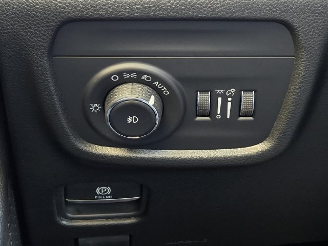 New 2027 Jeep Grand Cherokee Limited RWD image 16
