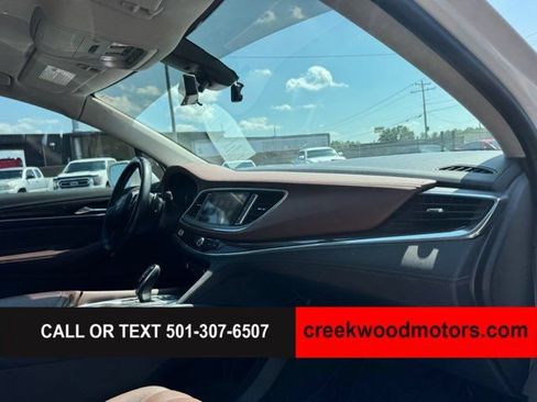Used 2018 Buick Enclave Avenir w/ Avenir Technology Package AWD/4WD image 10
