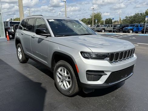 New 2025 Jeep Grand Cherokee Laredo w/ Luxury Tech Group I image 3