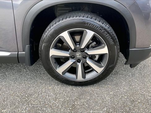 Used 2025 Honda Pilot Touring image 9