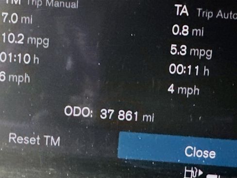 Used 2024 Volvo XC40 B5 Plus w/ Climate Package image 18