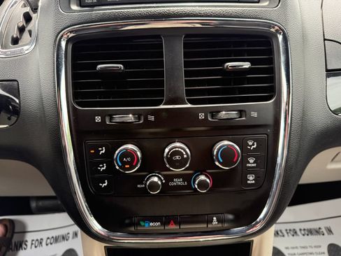 Used 2020 Dodge Grand Caravan SXT FWD image 29