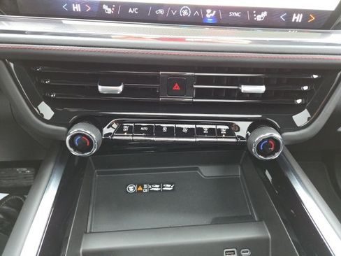 Used 2025 Chevrolet Suburban RST image 67