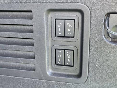 Certified 2024 Chevrolet Traverse RS FWD image 16