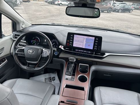 Used 2024 Toyota Sienna XLE w/ XLE Plus Package image 28