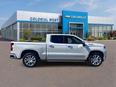 Used 2025 Chevrolet Silverado 1500 High Country w/ High Country Premium Package AWD/4WD image 12