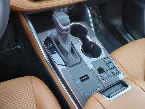 Used 2023 Toyota Highlander Platinum image 15