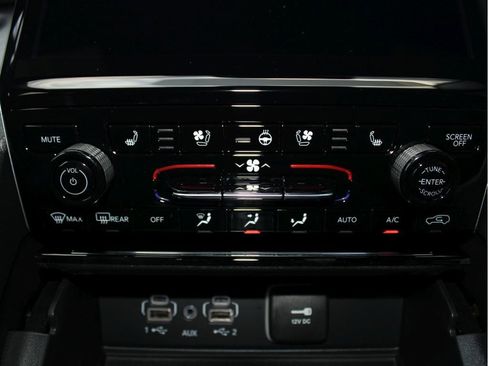 New 2025 Jeep Grand Cherokee Limited w/ Luxury Tech Group II image 17