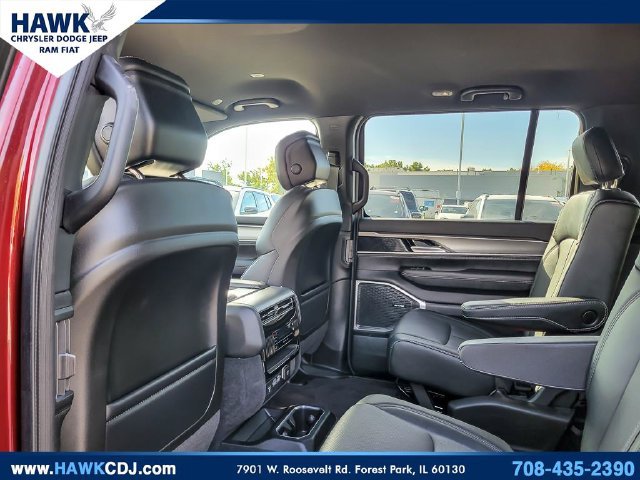 Used 2026 Jeep Grand Wagoneer Limited AWD/4WD image 12