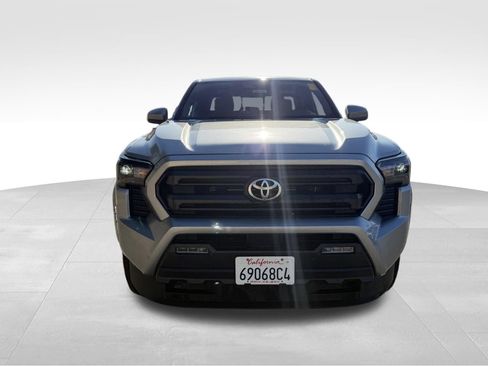 Used 2024 Toyota Tacoma SR5 AWD/4WD image 8