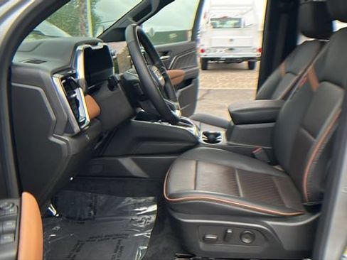 Used 2023 GMC Canyon AT4 w/ AT4 Premium Package AWD/4WD image 17