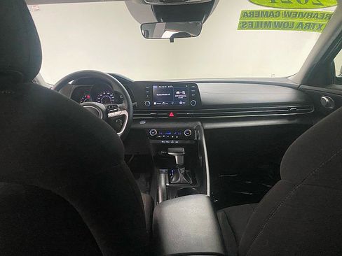 Used 2021 Hyundai Elantra SEL image 16