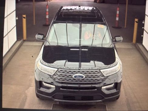 Used 2024 Ford Explorer XLT w/ Equipment Group 202A AWD/4WD image 19