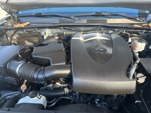Used 2020 Toyota Tacoma SR5 image 34