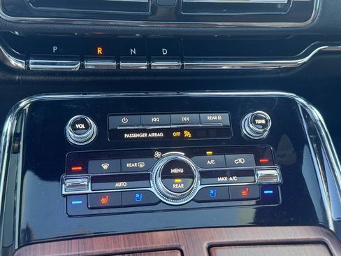 Used 2020 Lincoln Navigator Reserve w/ Luxury Package image 31