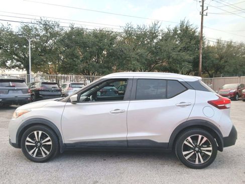 Used 2018 Nissan Kicks SV image 8