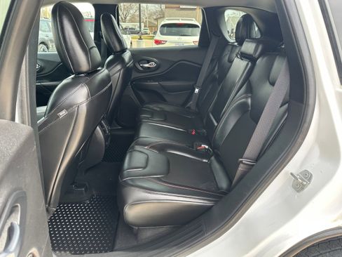 Used 2020 Jeep Cherokee Trailhawk w/ Cold Weather Group image 13