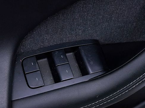 Used 2022 Tesla Model S image 17