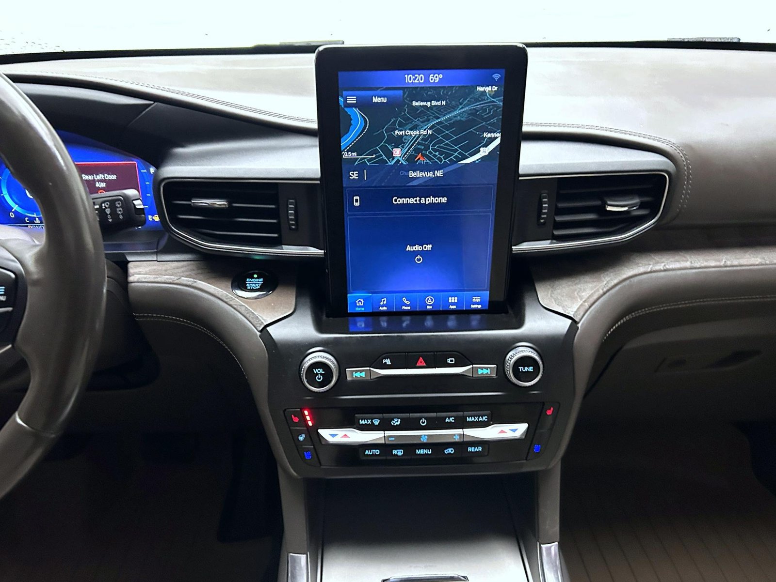 Used 2020 Ford Explorer Platinum w/ Premium Technology Package AWD/4WD image 13