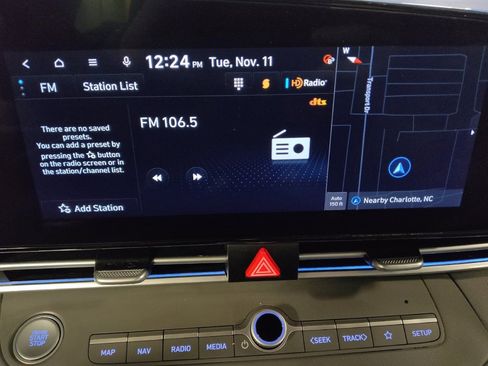 Used 2024 Hyundai Elantra SEL image 25