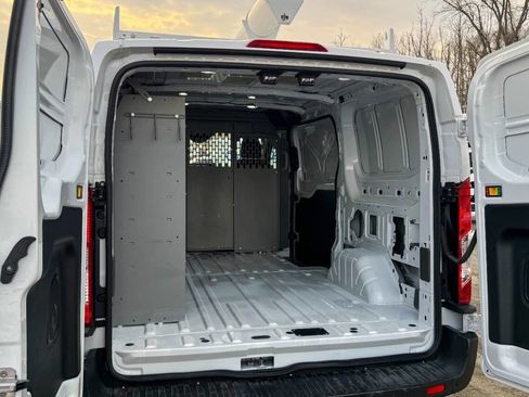 Used 2023 Ford E-Transit Low Roof image 17
