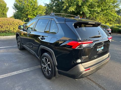 Used 2021 Toyota RAV4 LE FWD image 5