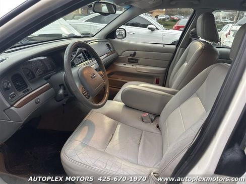 Used 2004 Ford Crown Victoria LX RWD image 18