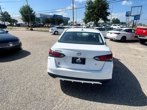 Used 2023 Nissan Versa S FWD image 17